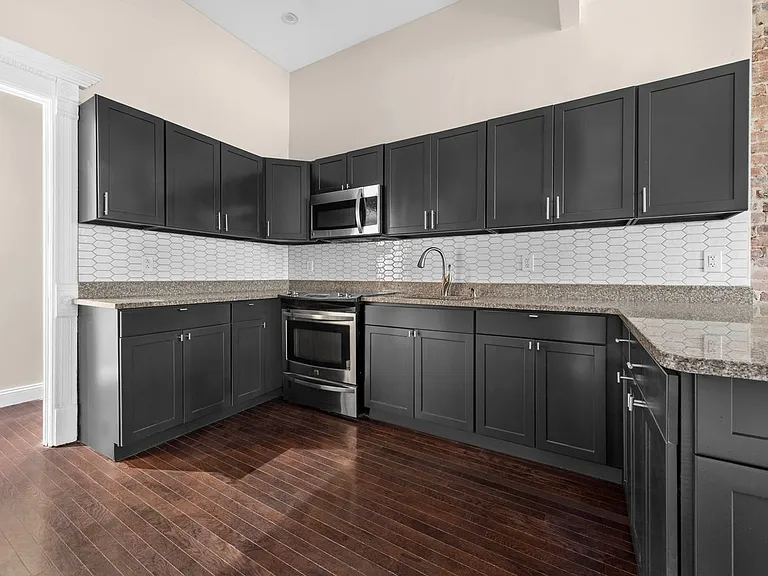 621 Macon St #2 — Photo 5