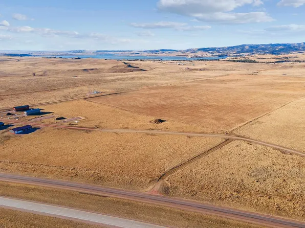 6 Houseboat Dr, Hot Springs, SD 57747