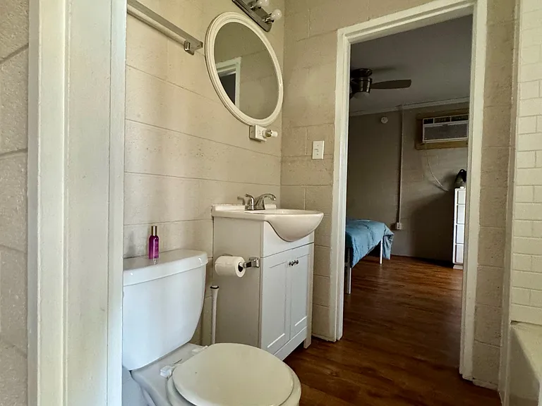 402 S Holly St #J — Photo 13