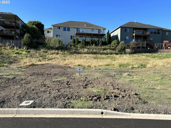 2735 NW Pinehurst Dr #5, McMinnville, OR 97128