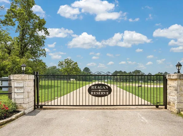 11051 Superior Ln, Magnolia, TX 77354