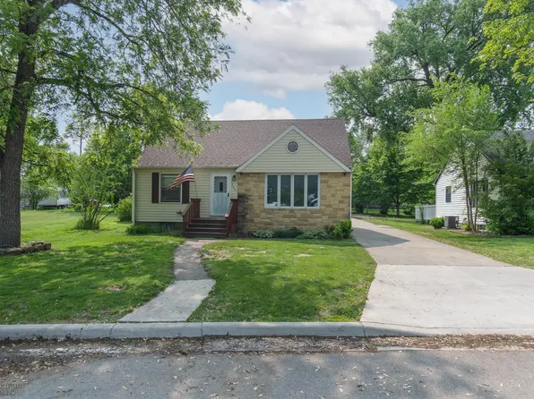 709 9th St, Hawley, MN 56549