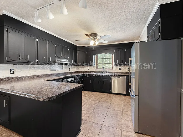 255 Silver Maple Rd — Photo 9