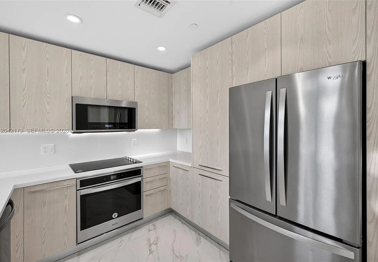 Metropica North Tower One — Photo 3