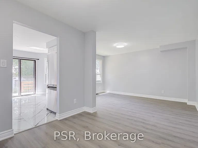 166 Adele Cres — Photo 16