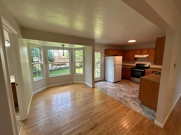 3217 Daytona Ave — Photo 7