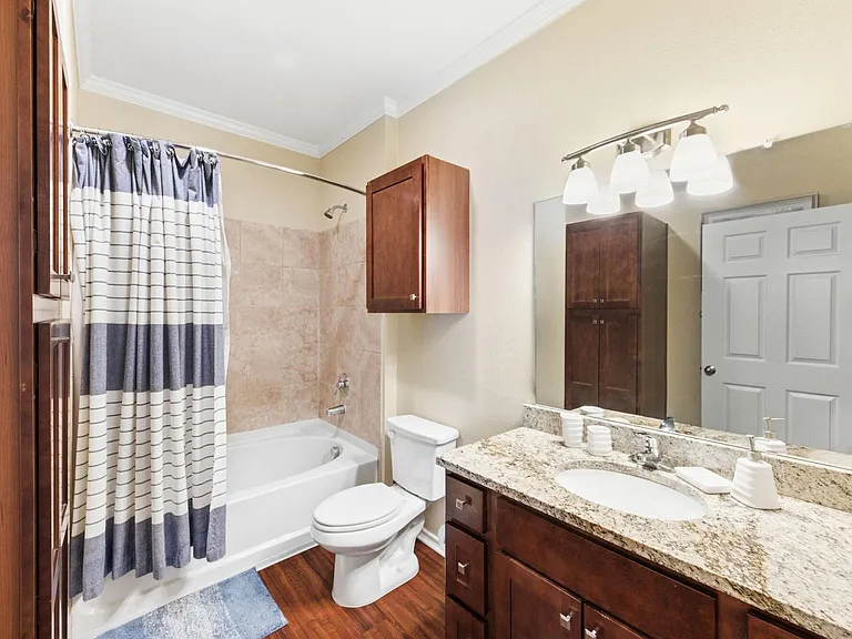 Northwood Luxury Apartments — Photo 8