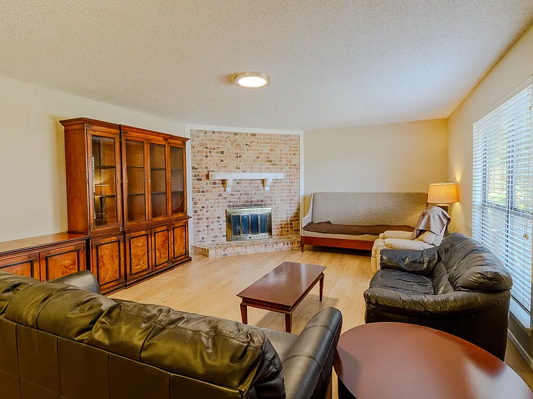 2614 Saint George Dr — Photo 2