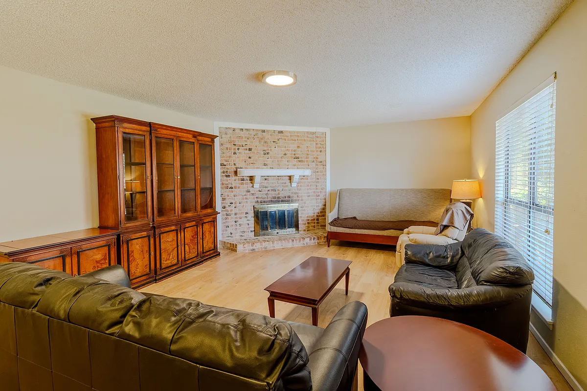 Building Photo - 2614 Saint George Dr