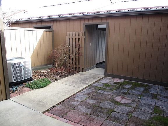 3rd image of 516B Fleetwood Ct