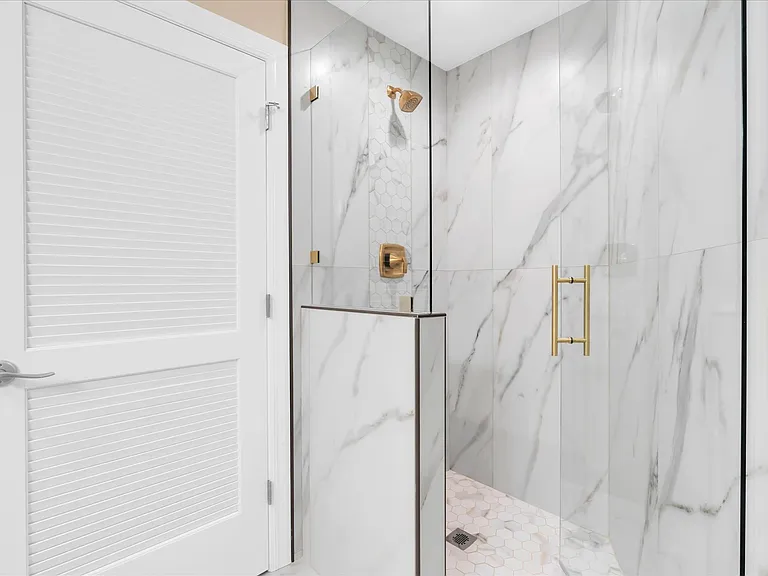 5810 Bahama Shores Dr S — Photo 30