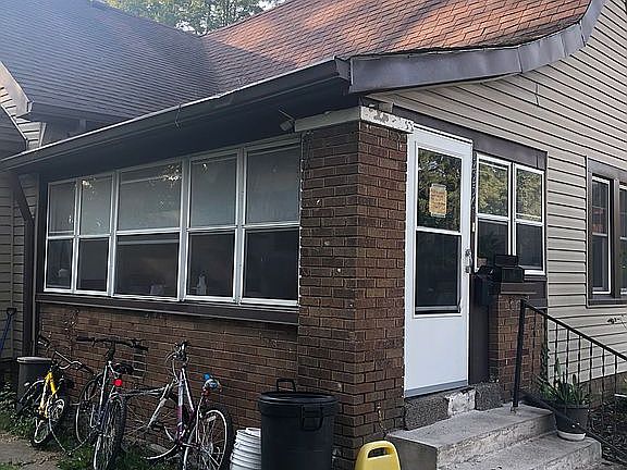 2nd image of 2256 N Lasalle St