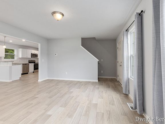 5th image of 7859 Sierra Dr