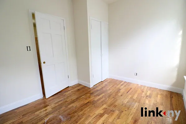 Rented by Link NY Realty | media 4