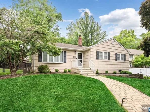 49 Rutherford Pl, Montvale, NJ 07645