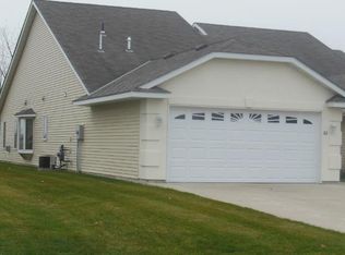 82 Orchard Ave SE, Hutchinson, MN 55350