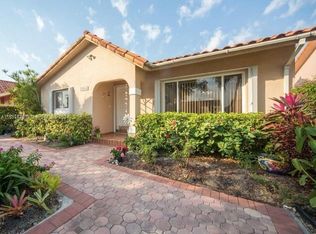 10345 NW 127th St, Hialeah Gardens, FL 33018