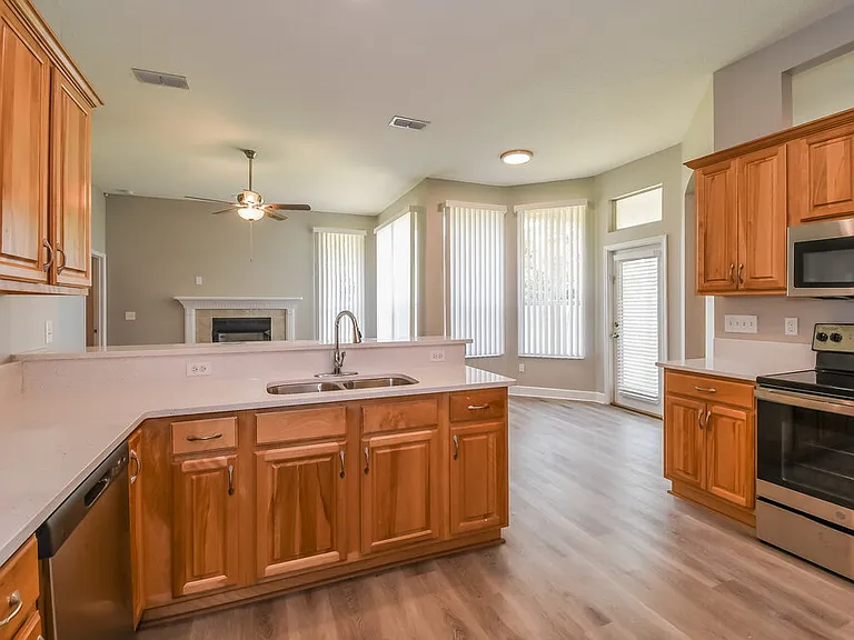 1514 Falkland Rd E — Photo 9