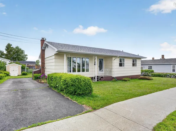 787 Heelan St, Cape Breton, NS B1H 3G1