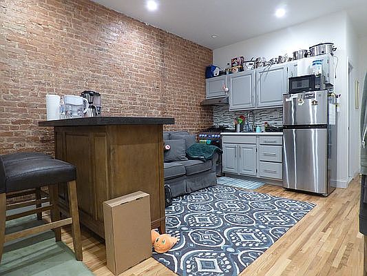3rd image of 526 E 85th St APT 4