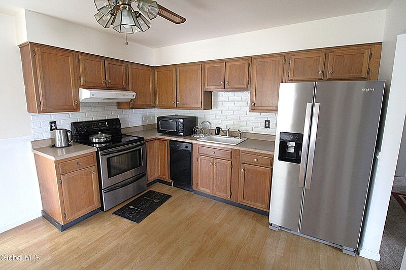 3rd image of 9 Hudson Avenue