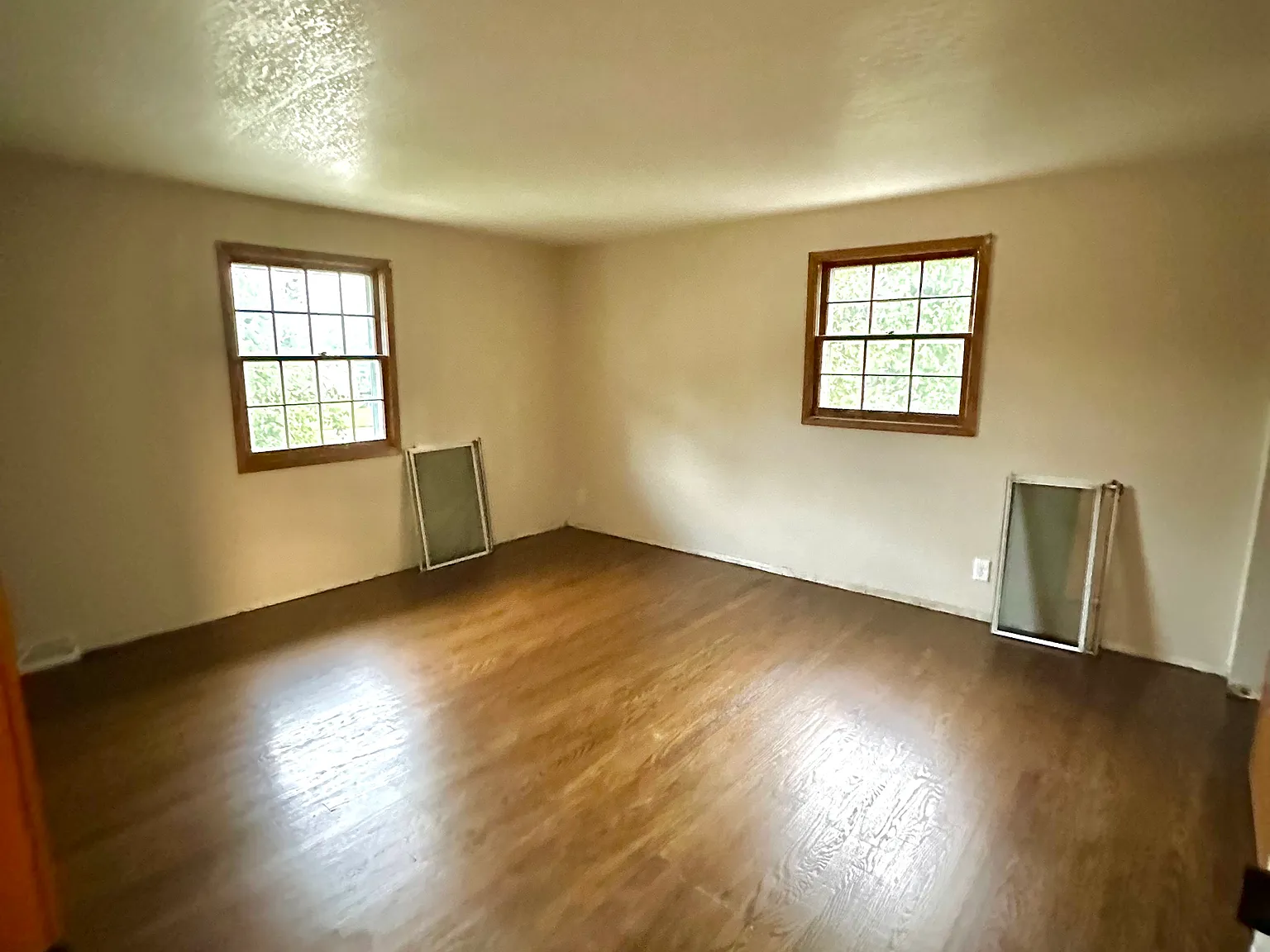 3 bed, 1.5 bath, 1200 sqft, $2,200 — Photo 2