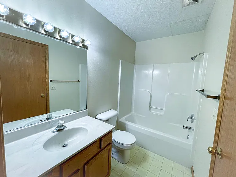 320 Scheidler Rd #4 — Photo 7