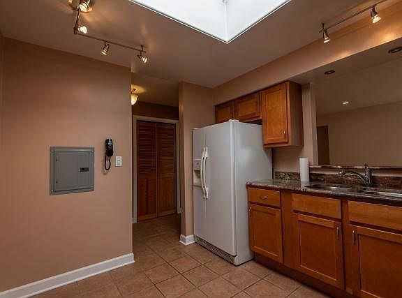 4th image of 2336 N Commonwealth Ave APT 405