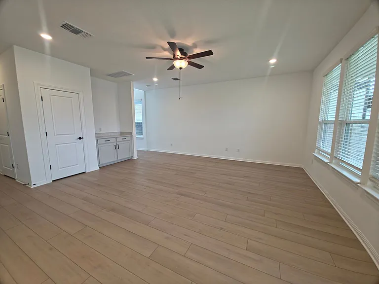 337 Foresail Rd — Photo 7