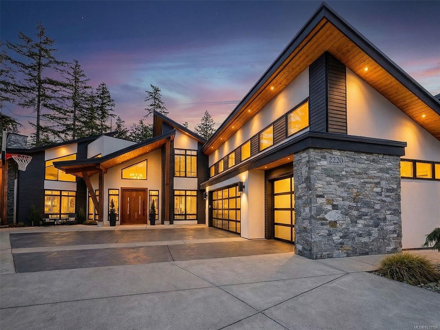 2220 Riviera Pl