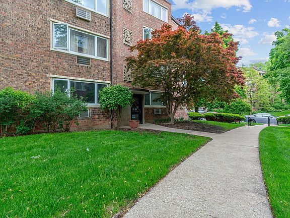 3rd image of 1944 W Hood Ave APT Ga