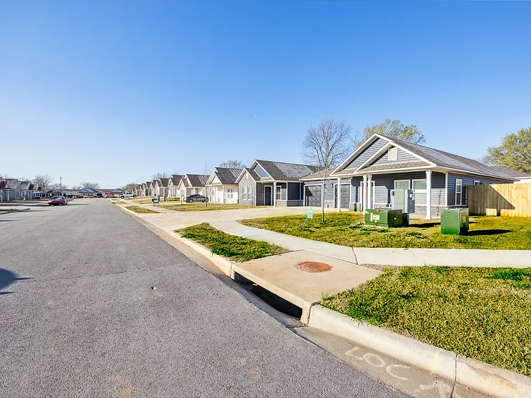 900 Valley Oaks Ln #P — Photo 19