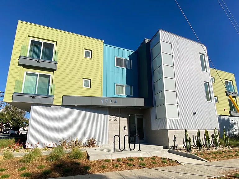 1704 Hornblend St — Photo 17