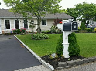 130 4th Ave, Holtsville, NY 11742