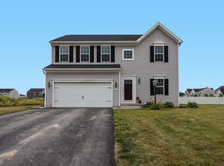 6003 Amber Dr, Farmington, NY 14425