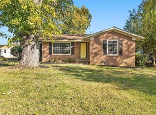 2404 Woodberry Dr, Greensboro, NC 27403