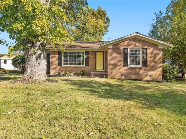 2404 Woodberry Dr, Greensboro, NC 27403