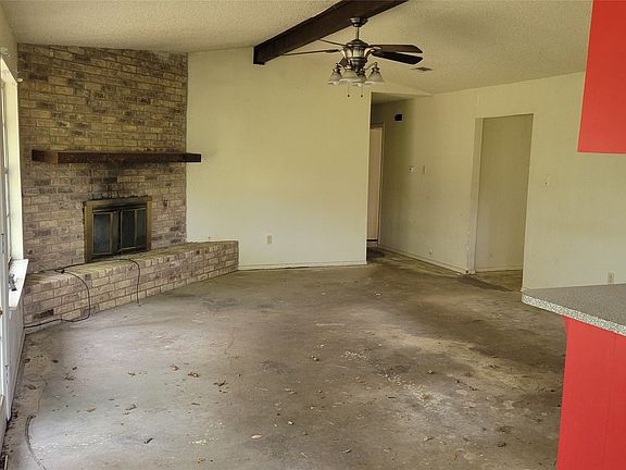 3rd image of 902 S Old Temple Rd