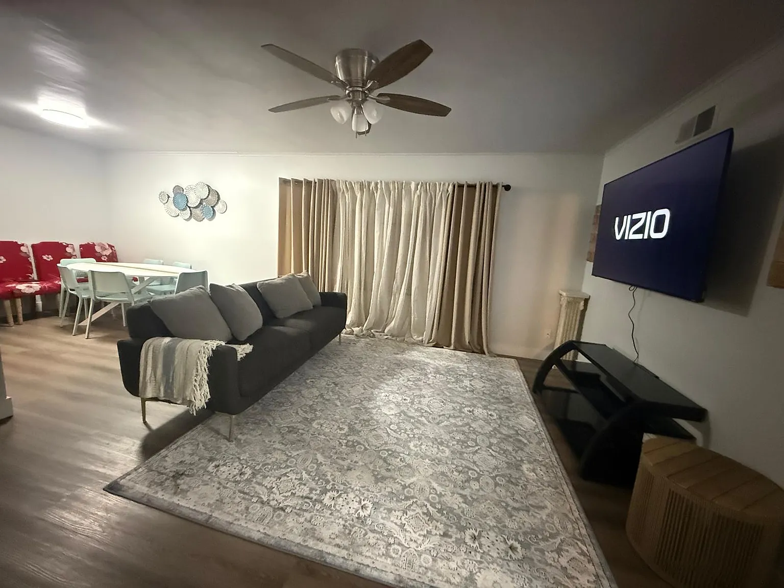 3 bed, 1225 sqft, $4,800 — Photo 4