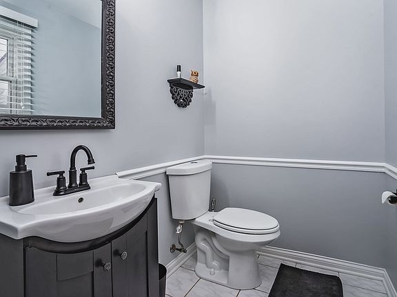 2nd image of 382 Hilton Dr