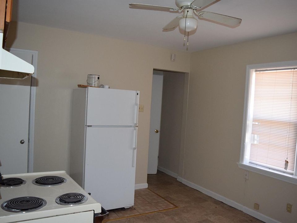 2nd image of 3847 Lawler Dr