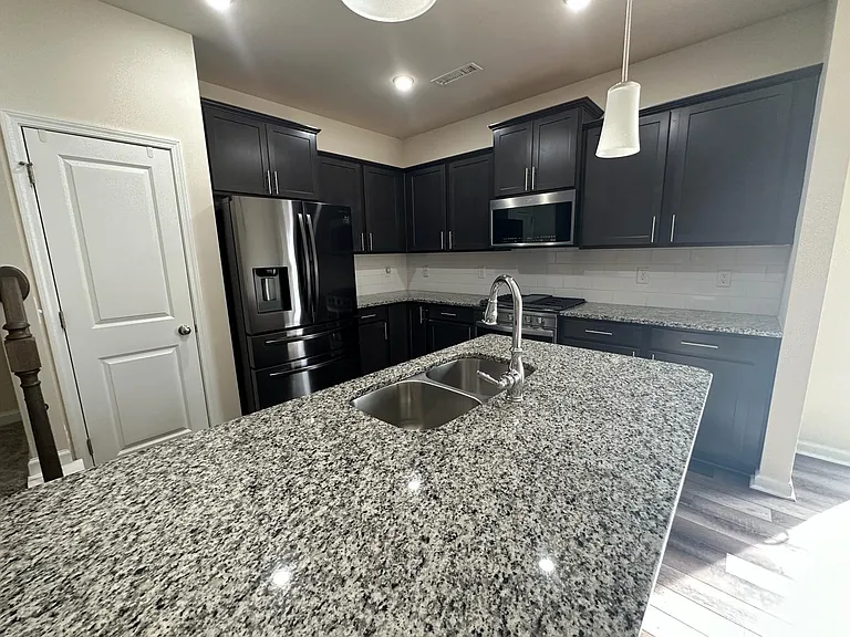 108 Pelsett St — Photo 32