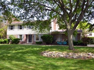 2100 Hammock Hill Ln, Brookfield, WI 53045