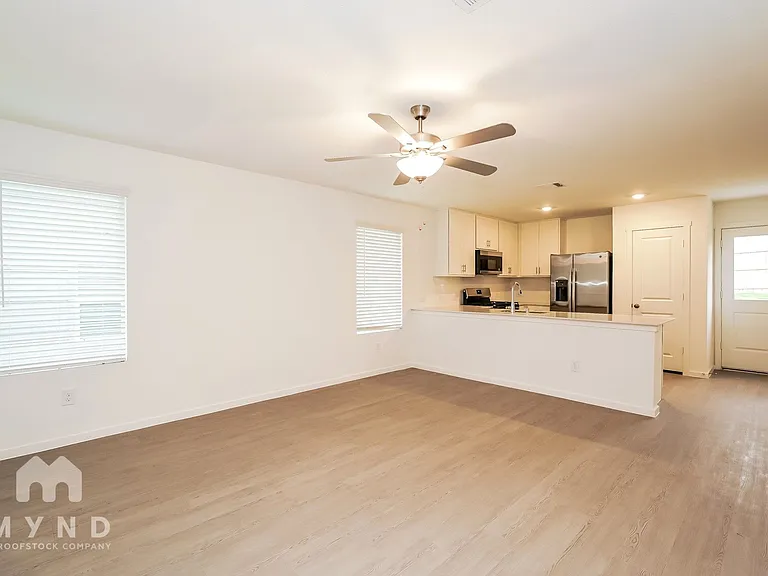 2640 Mistwood Dr — Photo 10