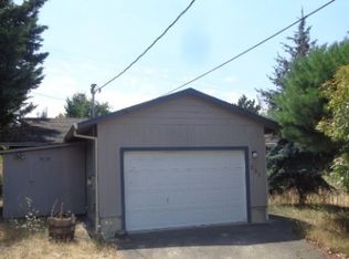 225 NE Main St, Winston, OR 97496