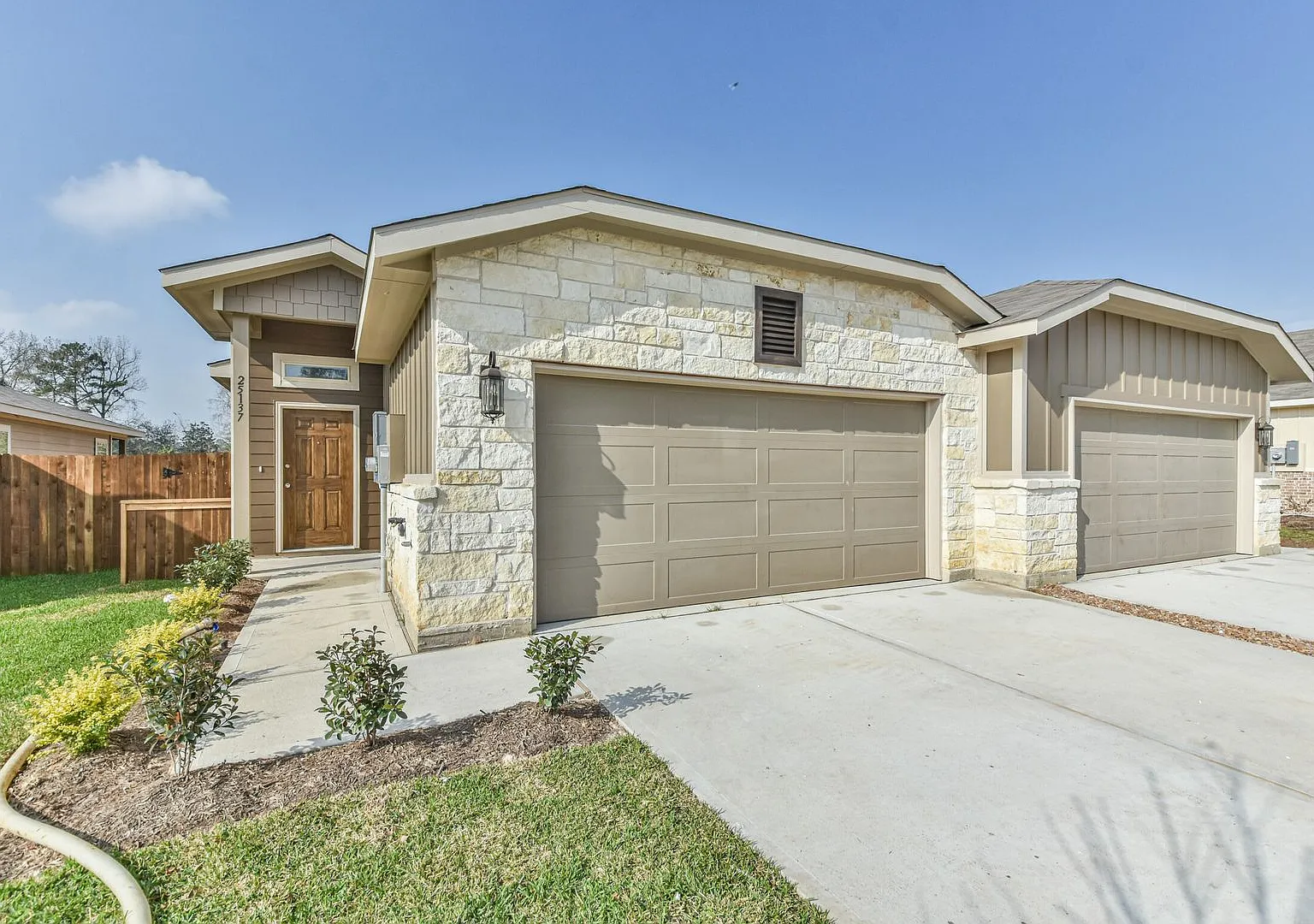 3 bedroom ready for move in! — Photo 1
