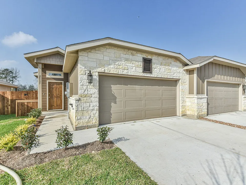 9800 Grosbeak Ln