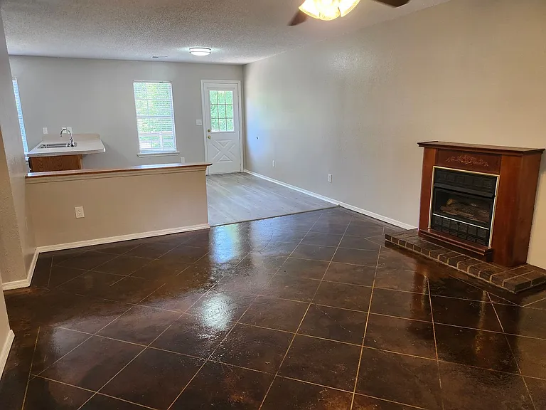 1818 Watts Rd — Photo 2