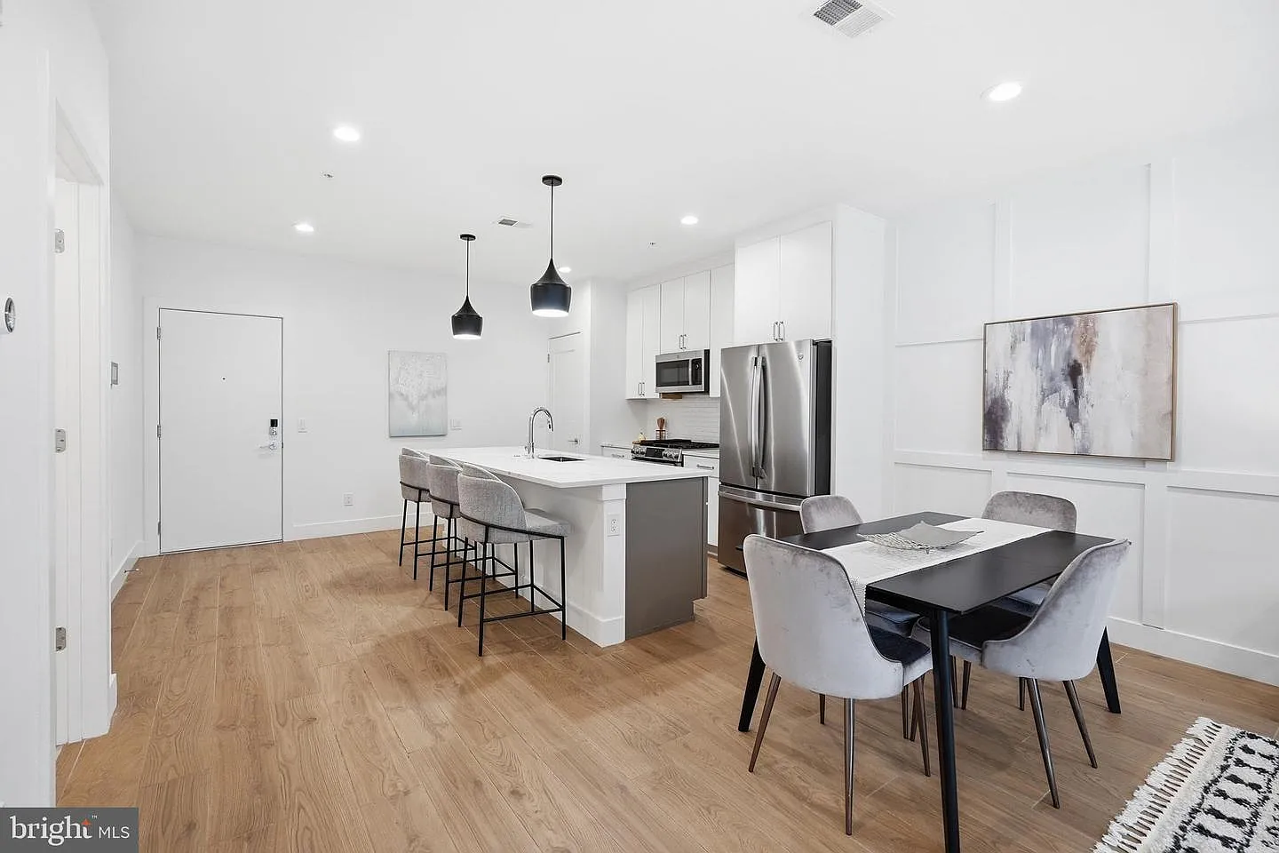 2 bed, 1026 sqft, $3,500 — Photo 3