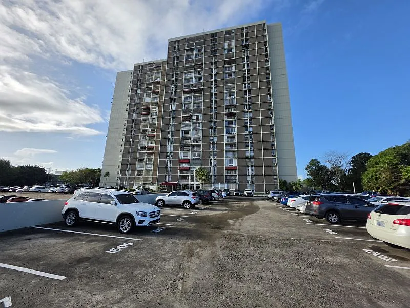 2 bed, 1.0 bath, 921 sqft, $1,400 — Photo 2